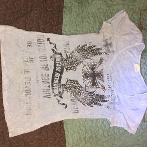 Soft scoop neck t-shirt.